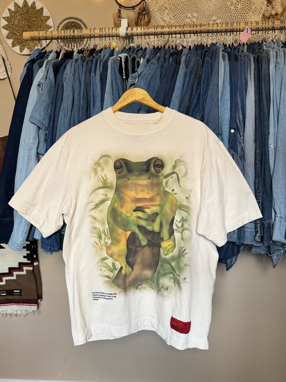 CHNGE Endangered Frog Graphic Tee | Size Large